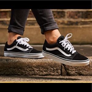 Black Vans (old skool)